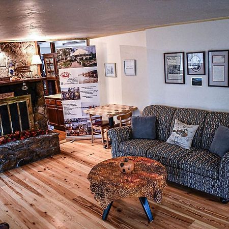 Brook Road Inn Goshen Extérieur photo