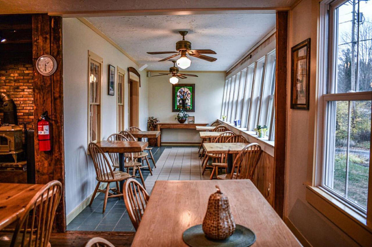 Brook Road Inn Goshen Extérieur photo