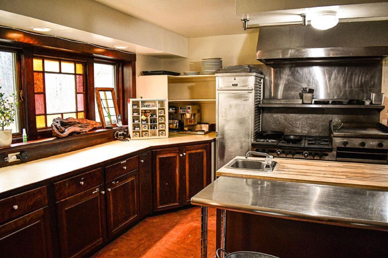 Brook Road Inn Goshen Extérieur photo