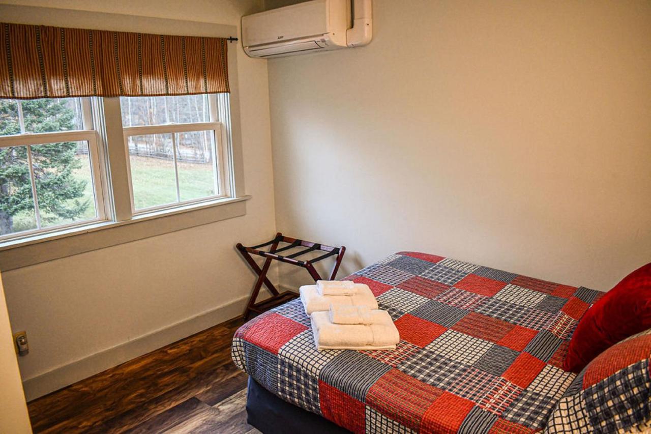 Brook Road Inn Goshen Extérieur photo