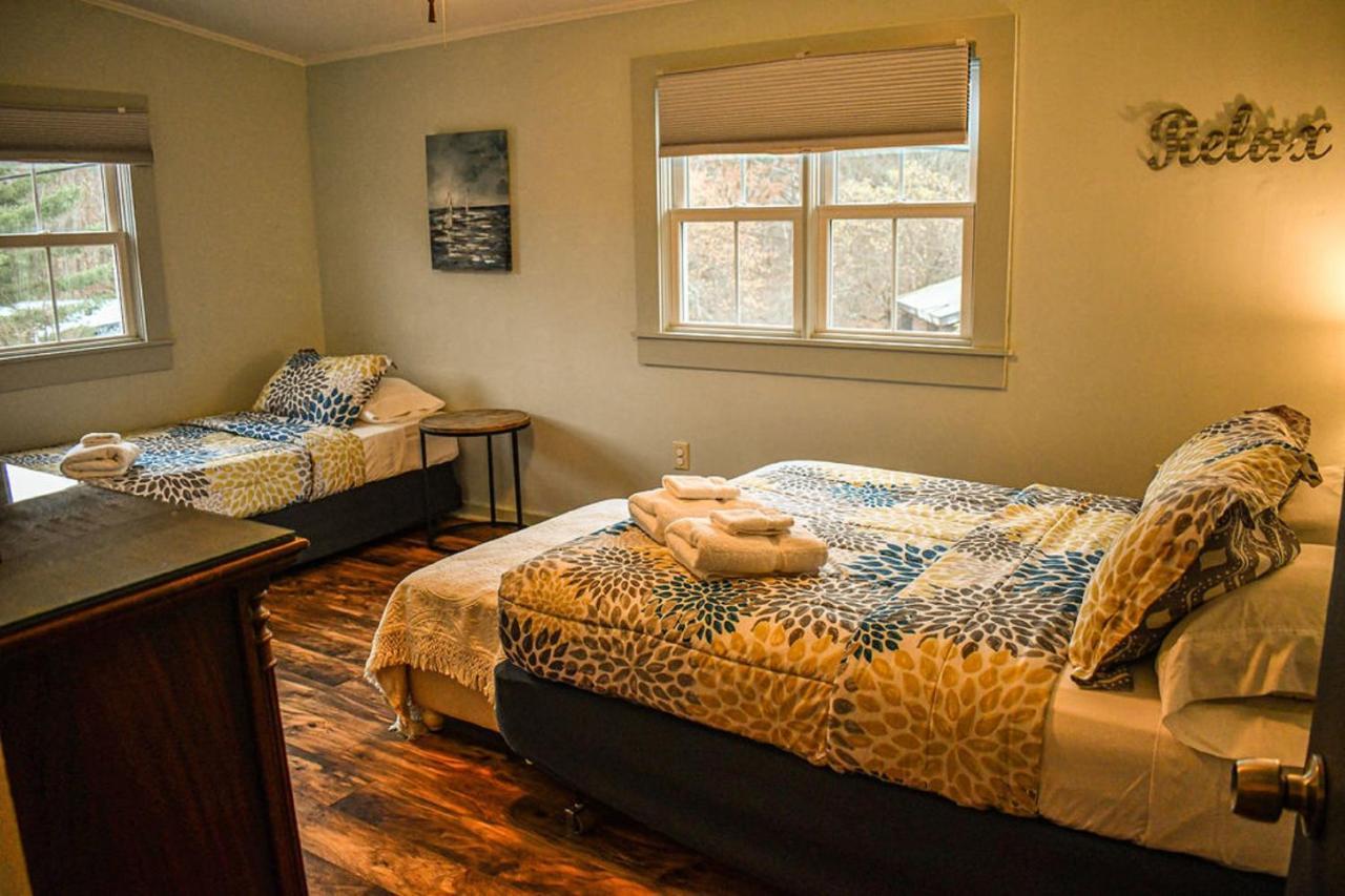 Brook Road Inn Goshen Extérieur photo