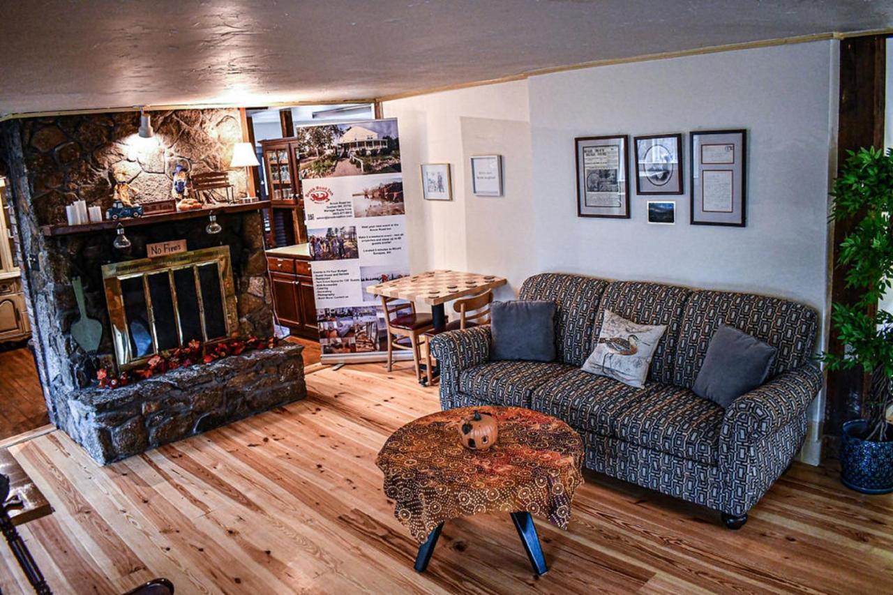 Brook Road Inn Goshen Extérieur photo