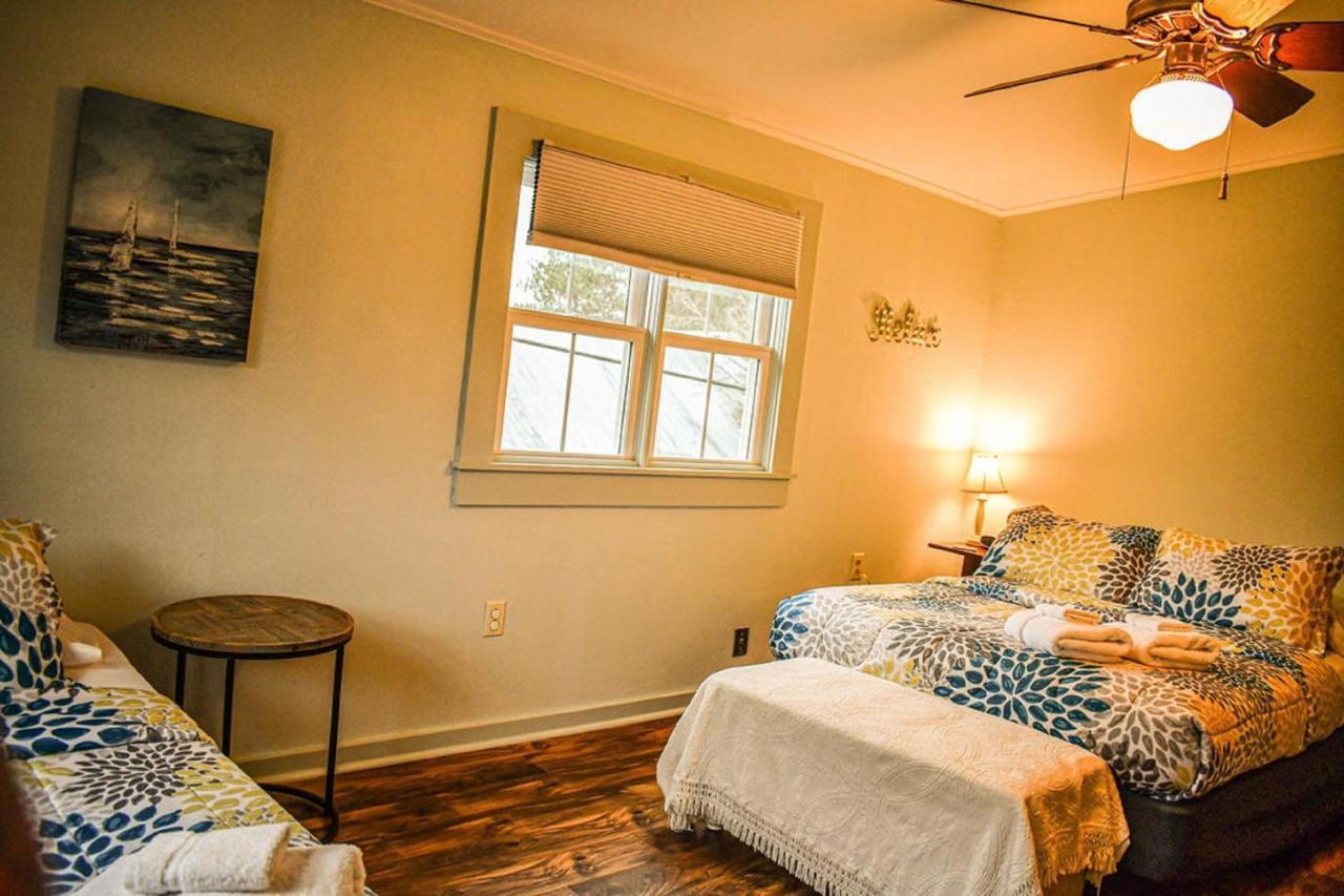 Brook Road Inn Goshen Extérieur photo